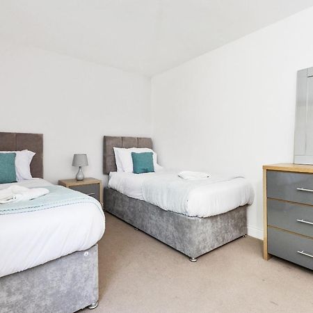 Opp B'Ham - Freshly Refurbished Walls And Carpets! Big Savings Booking 7 Days Or More! Apartman Marston Green Kültér fotó