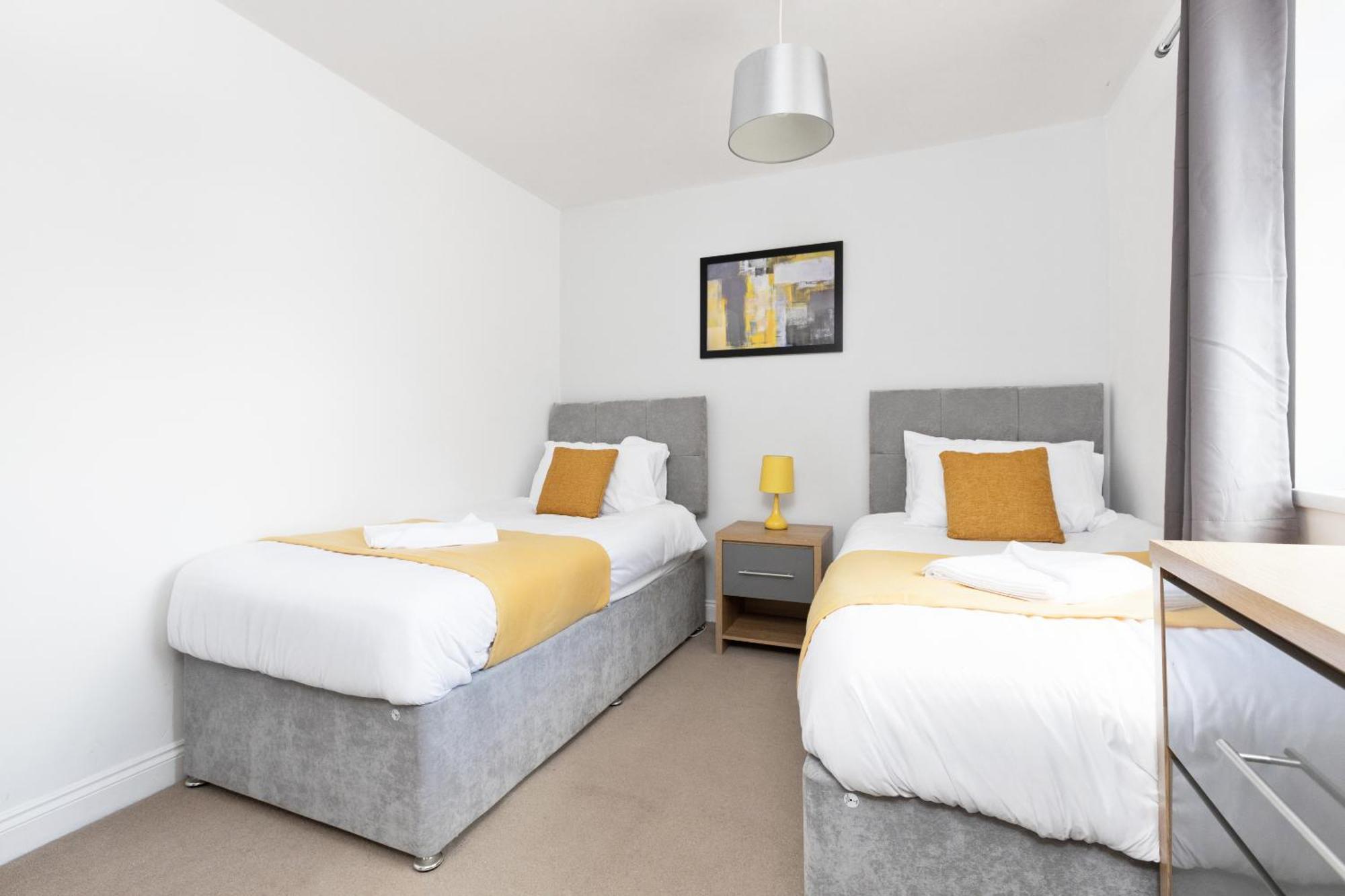 Opp B'Ham - Freshly Refurbished Walls And Carpets! Big Savings Booking 7 Days Or More! Apartman Marston Green Kültér fotó