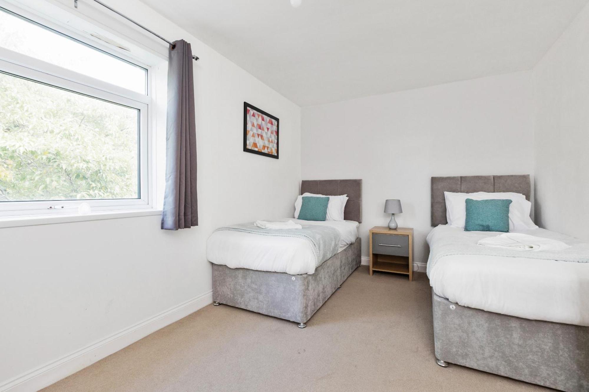 Opp B'Ham - Freshly Refurbished Walls And Carpets! Big Savings Booking 7 Days Or More! Apartman Marston Green Kültér fotó