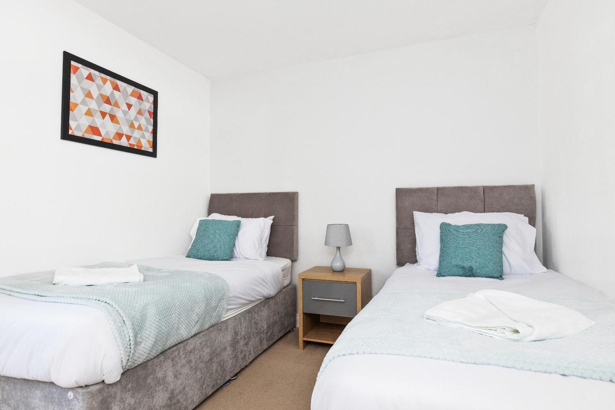 Opp B'Ham - Freshly Refurbished Walls And Carpets! Big Savings Booking 7 Days Or More! Apartman Marston Green Kültér fotó