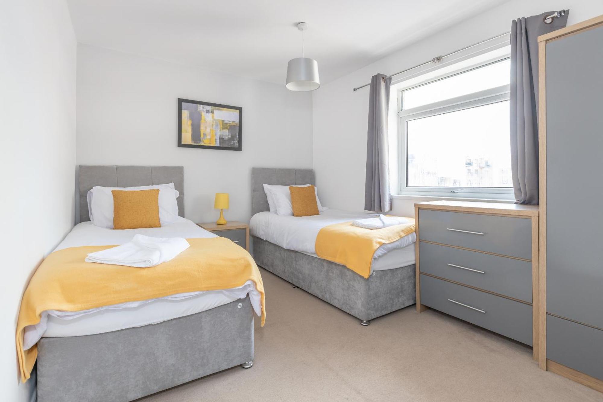 Opp B'Ham - Freshly Refurbished Walls And Carpets! Big Savings Booking 7 Days Or More! Apartman Marston Green Kültér fotó