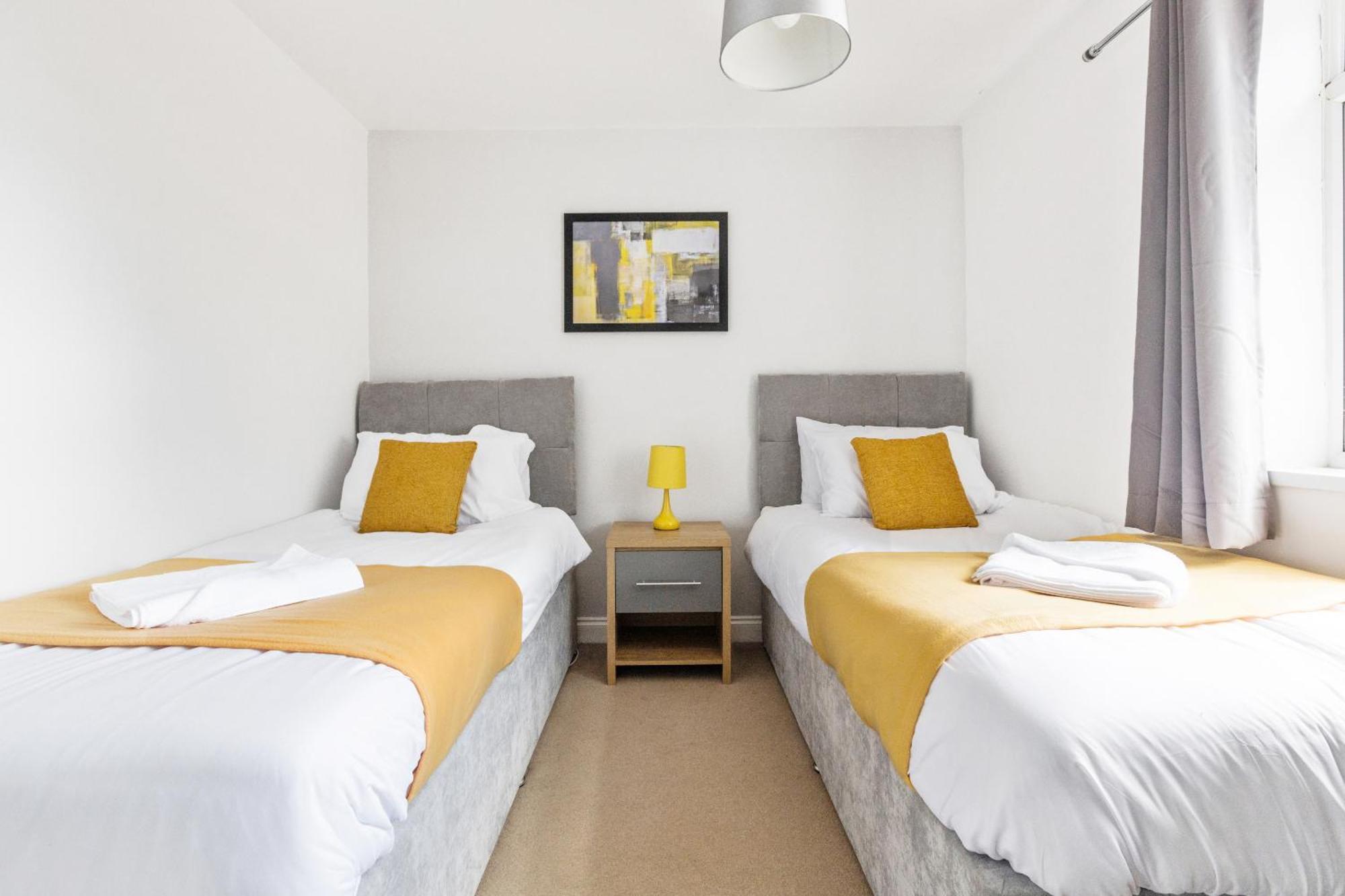 Opp B'Ham - Freshly Refurbished Walls And Carpets! Big Savings Booking 7 Days Or More! Apartman Marston Green Kültér fotó