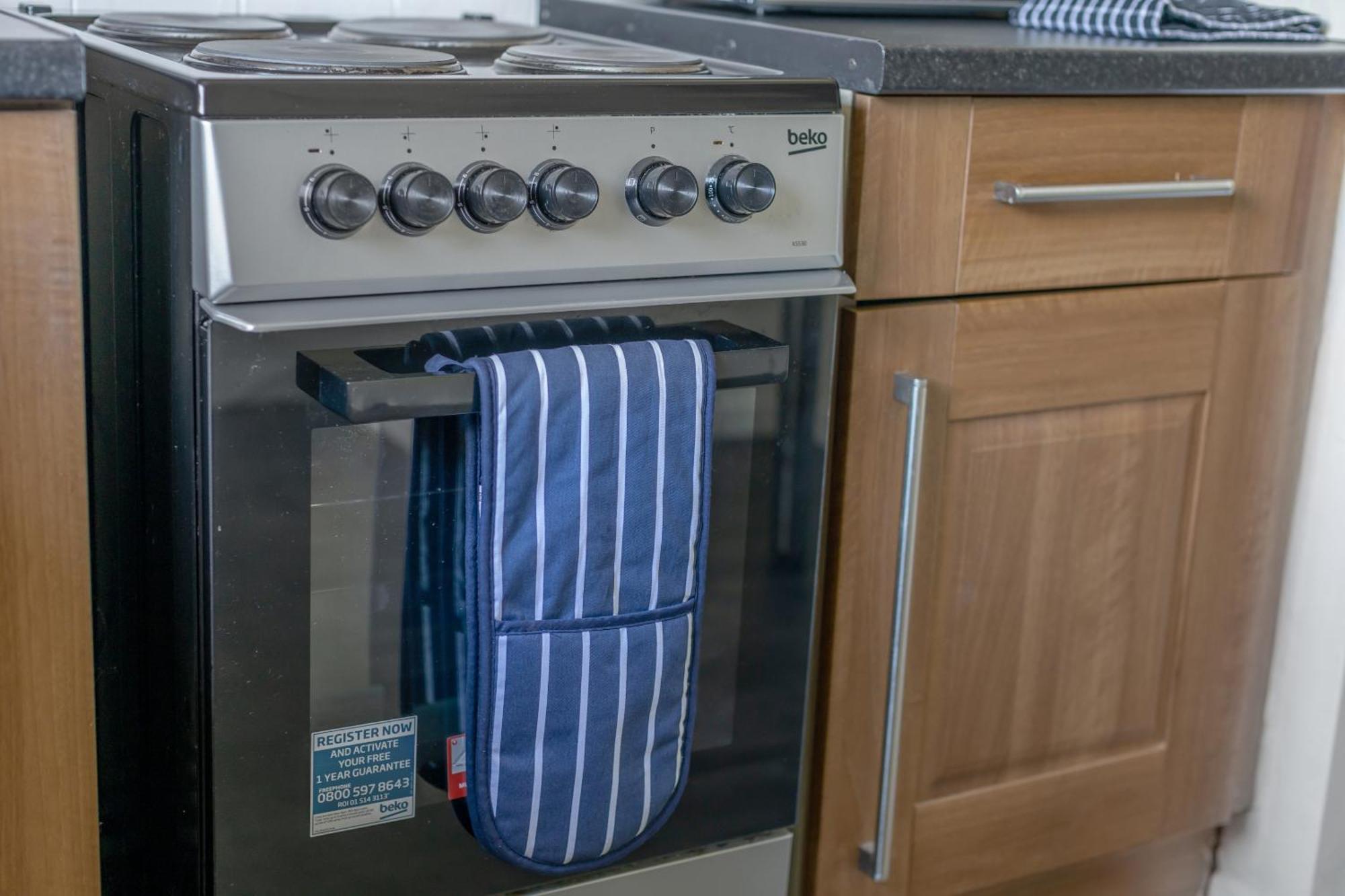 Opp B'Ham - Freshly Refurbished Walls And Carpets! Big Savings Booking 7 Days Or More! Apartman Marston Green Kültér fotó