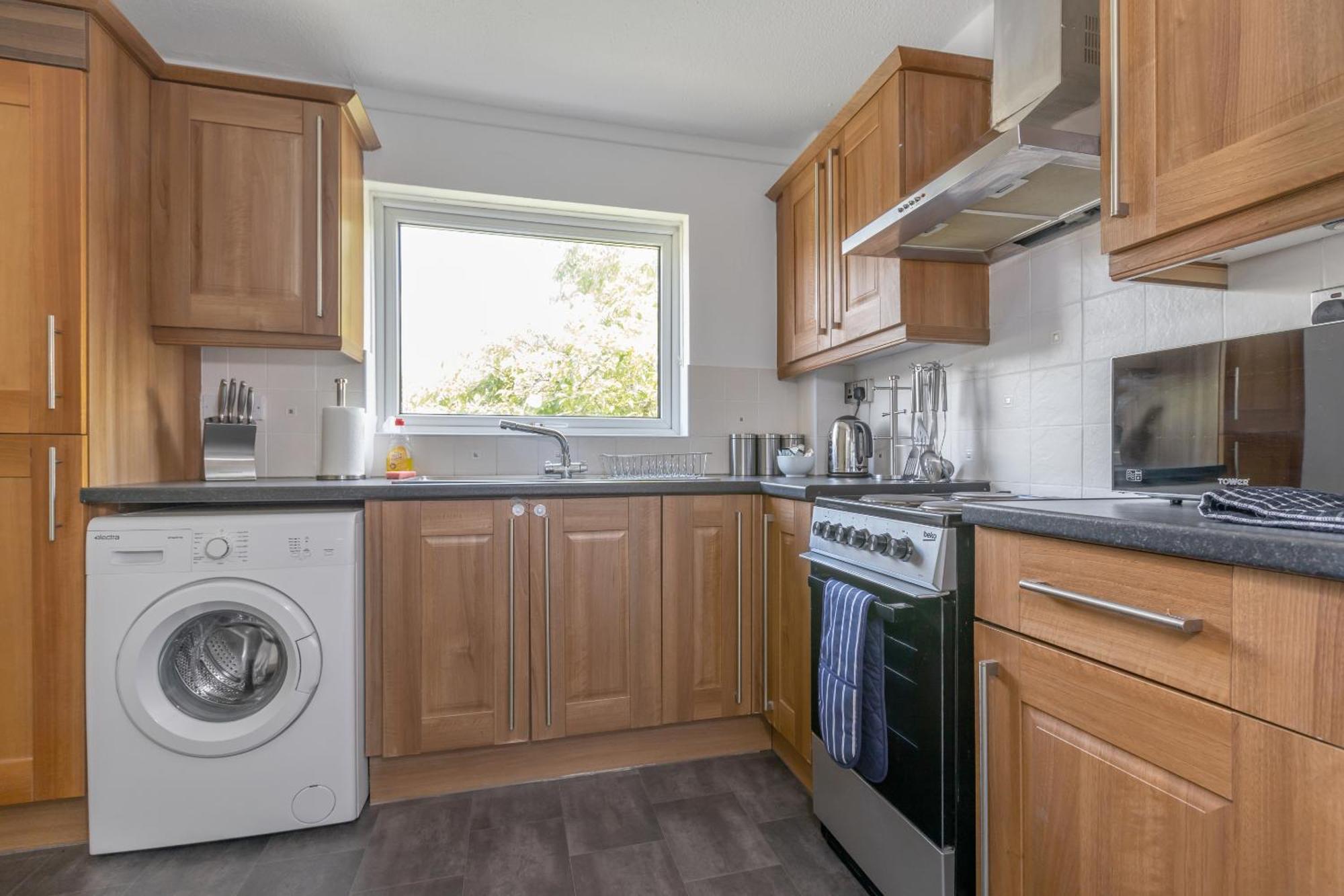 Opp B'Ham - Freshly Refurbished Walls And Carpets! Big Savings Booking 7 Days Or More! Apartman Marston Green Kültér fotó